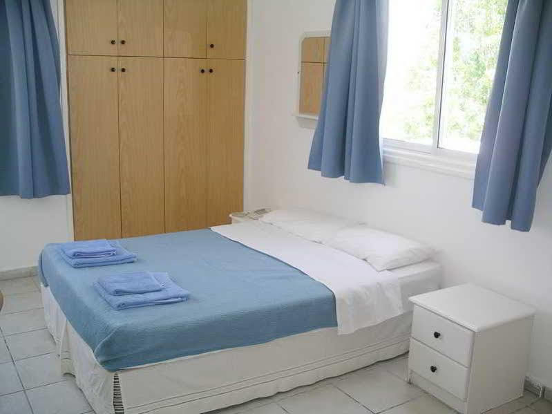 Renos Hotel Apts Полис Екстериор снимка