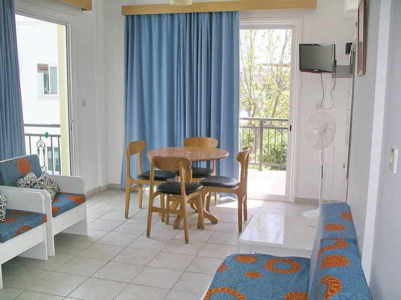 Renos Hotel Apts Полис Екстериор снимка