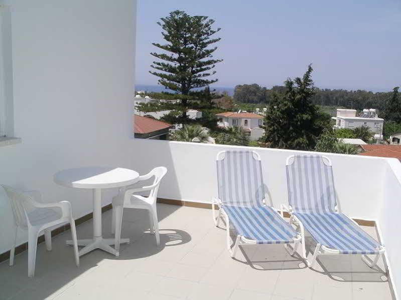 Renos Hotel Apts Полис Екстериор снимка