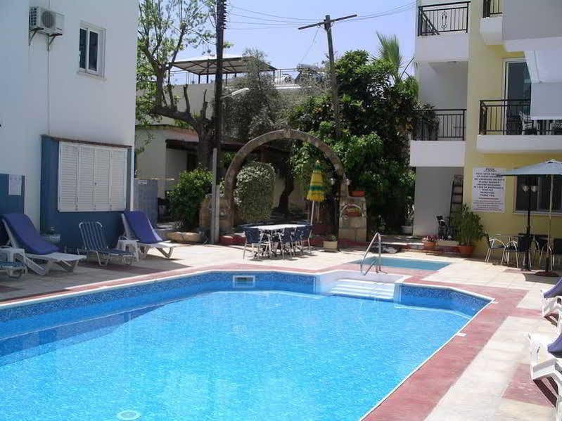 Renos Hotel Apts Полис Екстериор снимка